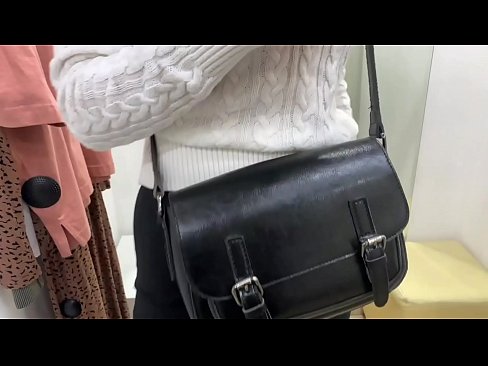 ❤️ Masturbazione publica di a ghjovana cagna FeralBerry cù un dildo in a sala di prove ❤️ Video sessu à porn co.porno24-7.ru ﹏