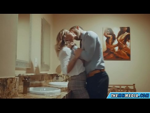 ❤️ Quandu una bionda tettona ti seduce in un bagnu publicu ❤️ Video sessu à porn co.porno24-7.ru ﹏
